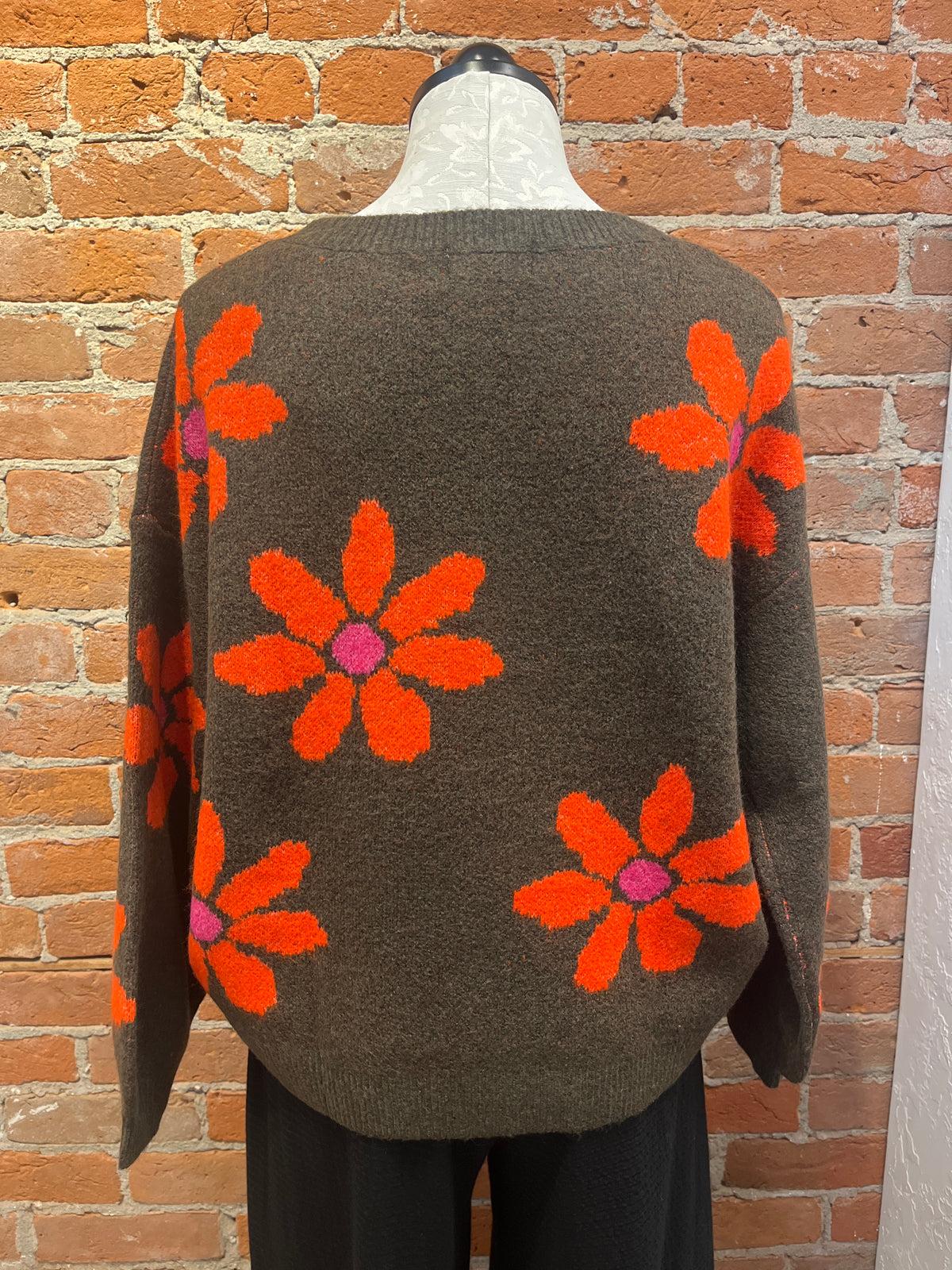Nu Vintage sweater, flower power