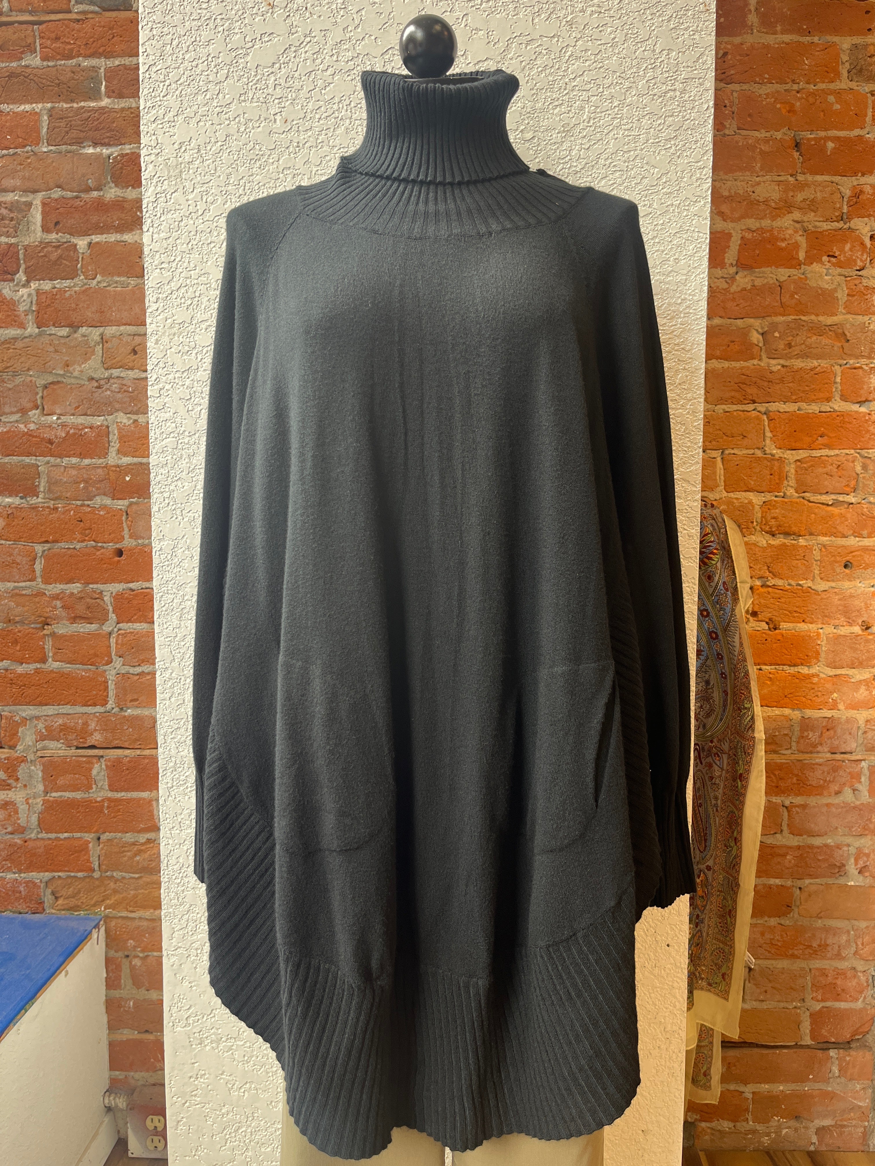 M (Made in Italy) sweater, turtle neck poncho 33-8015X