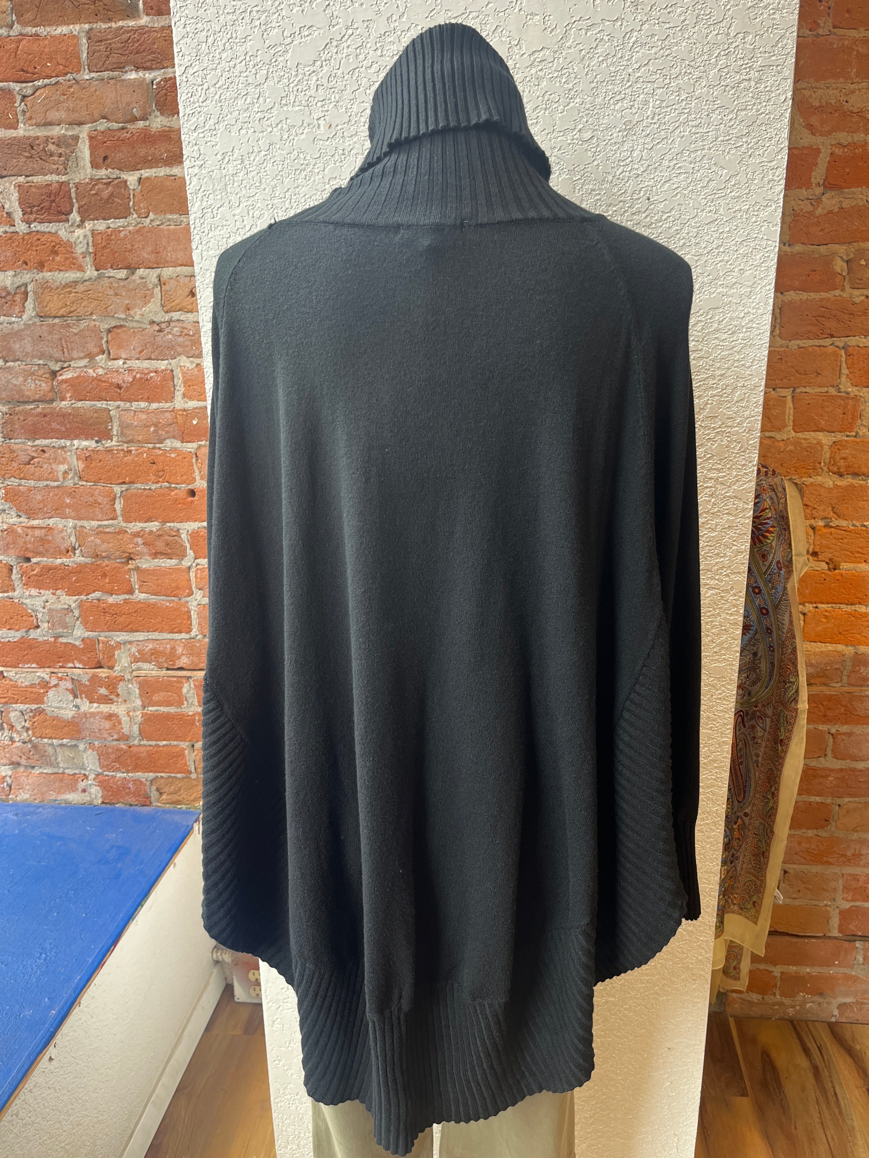 M (Made in Italy) sweater, turtle neck poncho 33-8015X