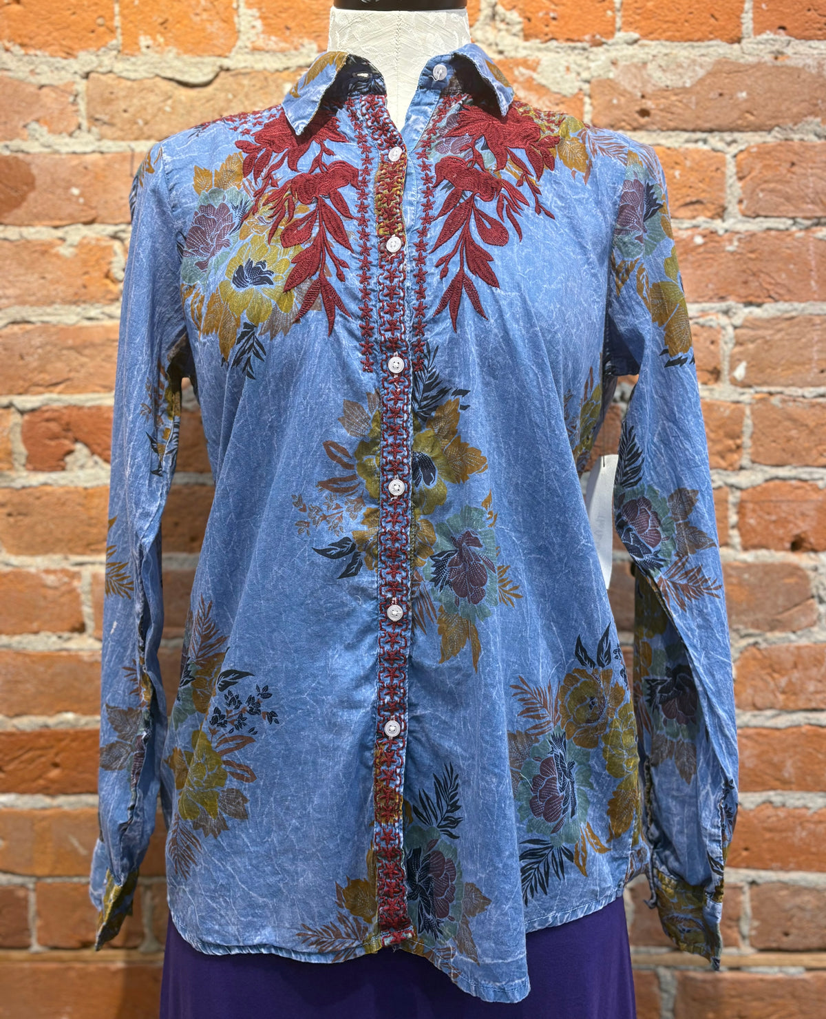 Nu Vintage shirt, blue hummingbird patch