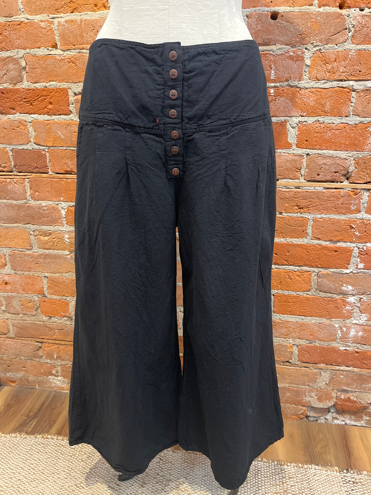 Maya Jones pants, wide leg crop with pockets