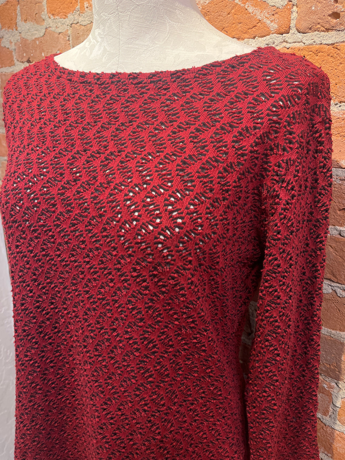 Cut Loose shirt, boatneck 3/4 sleeve crochet Maraschino