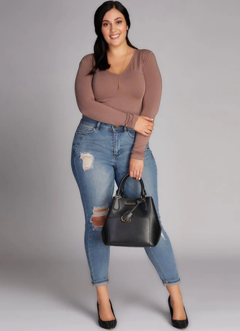 C'est Moi t-shirt, v-neck plus size (3 colors)