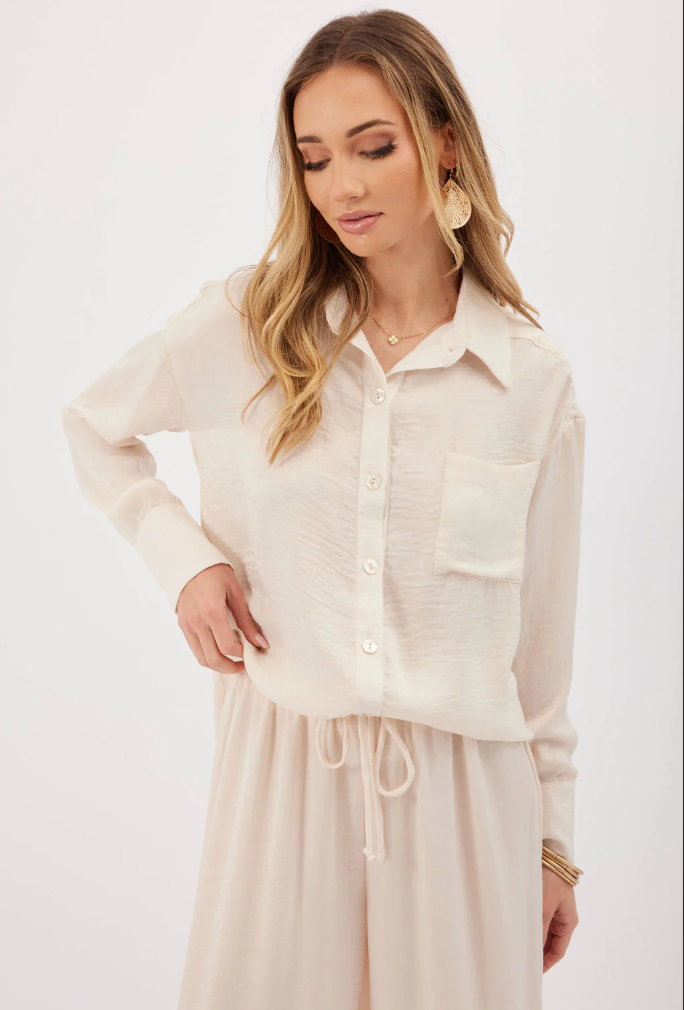 Kylie Paige Davis shirt, satin button collar