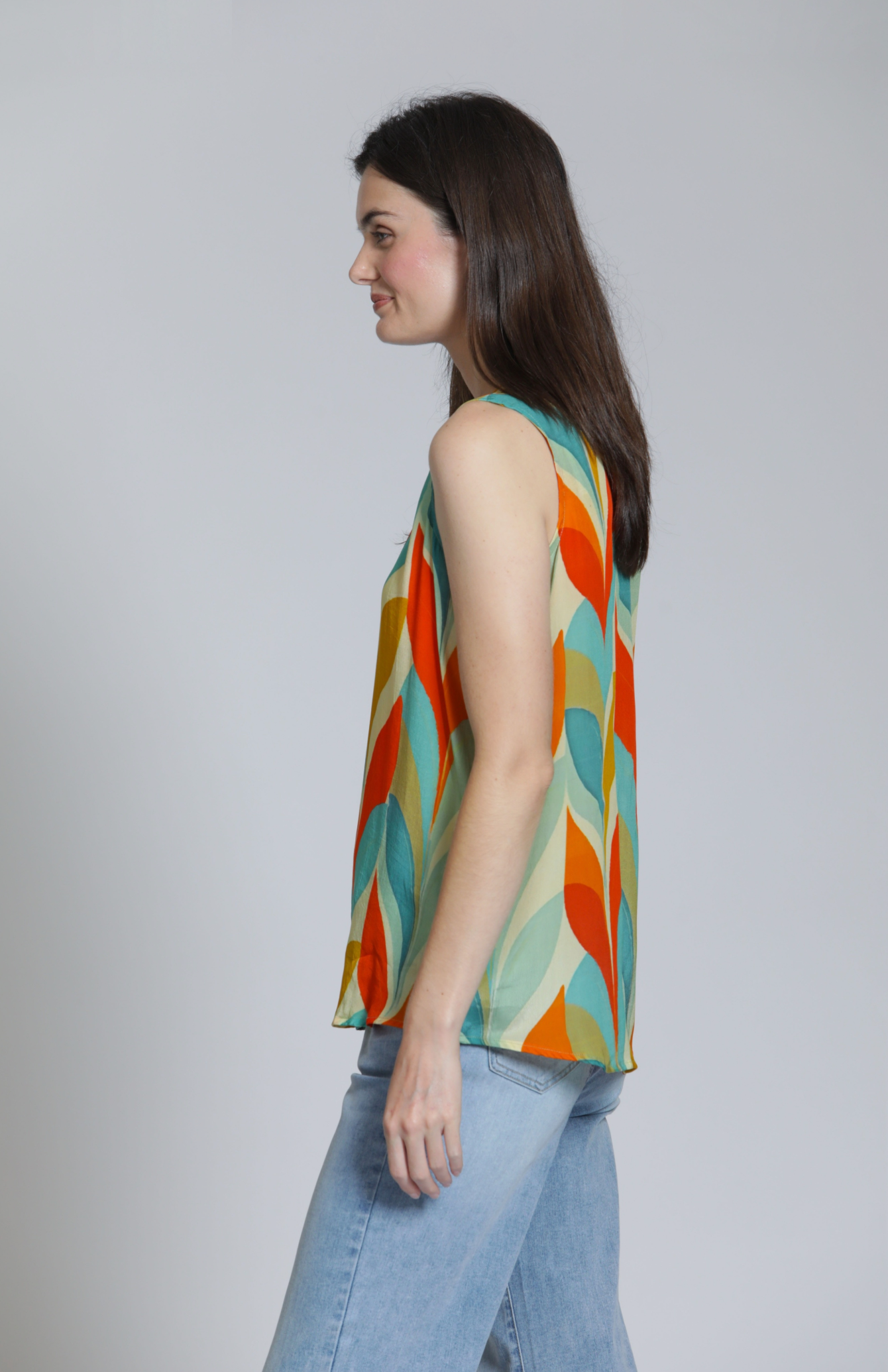 APNY shirt 536P, sleeveless button front geometric print