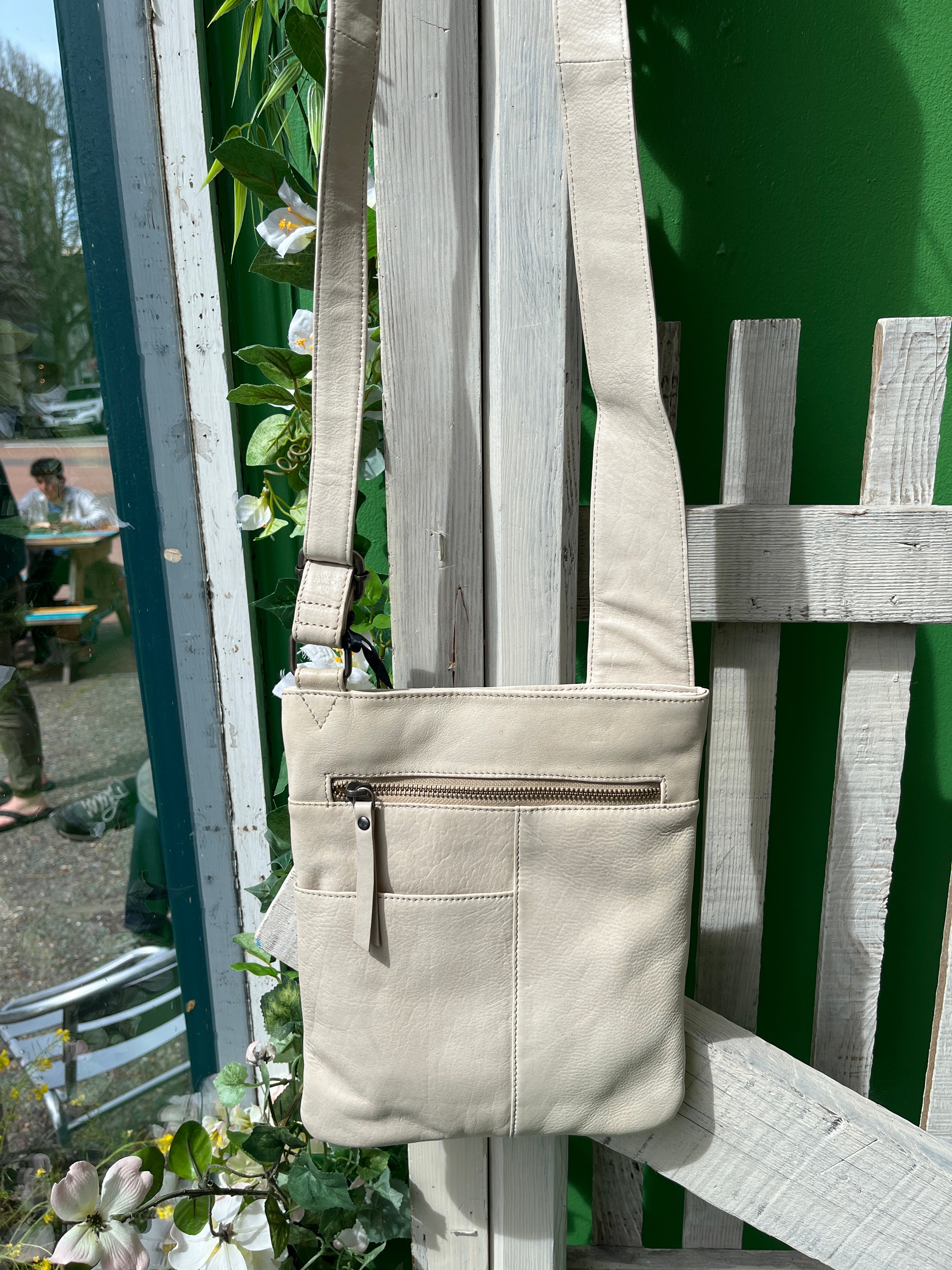 Monedero de piel Latico, bandolera Athena (5 colores)