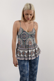 Camisa Molly Bracken G858, camisola escalonada
